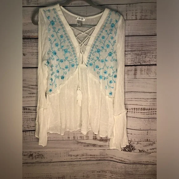 VENUS White and Teal 3/4 Sleeve Embellished Blouse sizes 8,10 and 14 NWOT - Picture 4 of 15